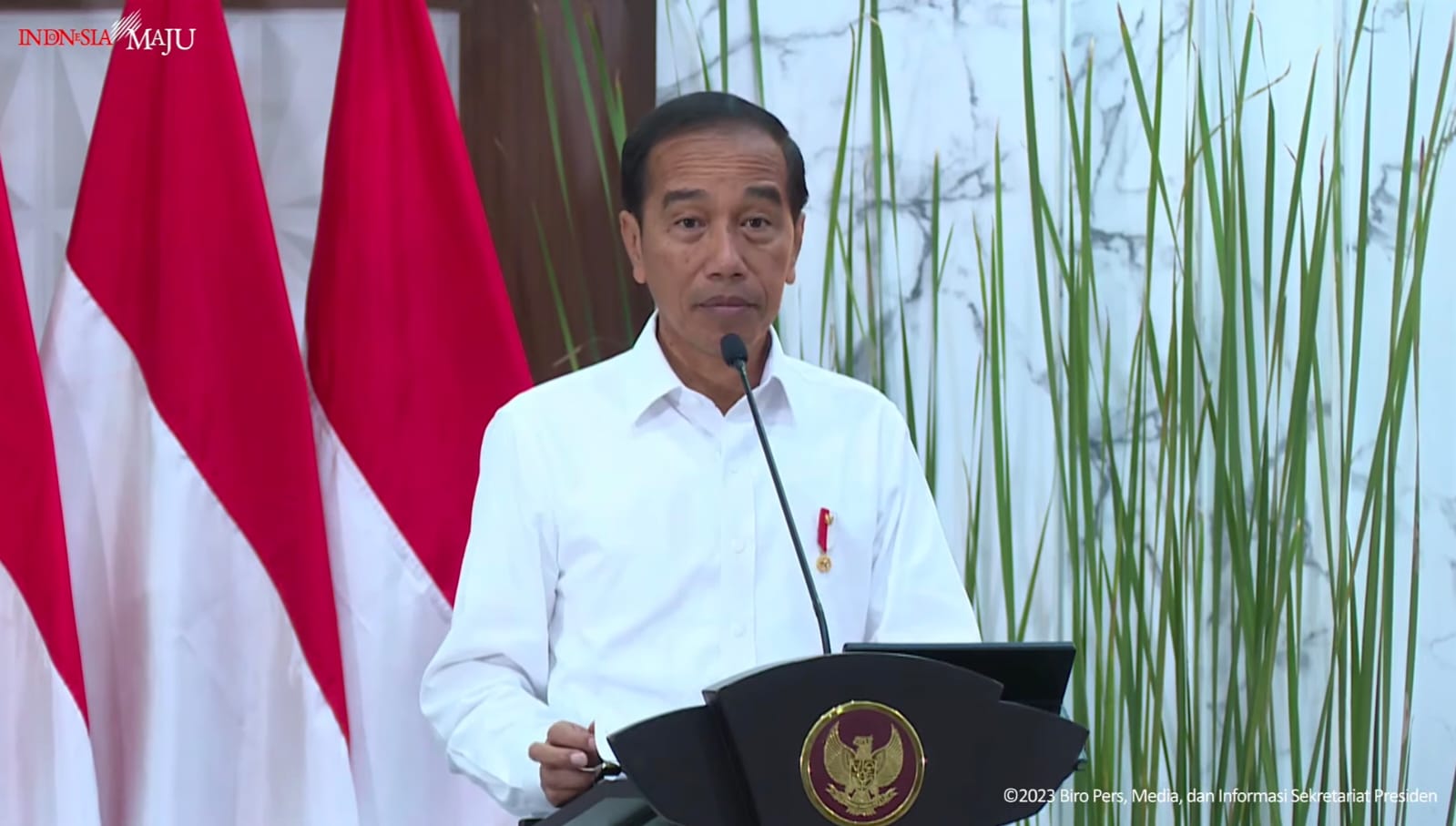 Presiden Joko Widodo memberi sambutan dalam Rapat Kerja Nasional Basarnas 2023, di Jakarta, Kamis (16/2).