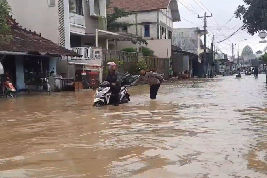 Banjir di beberapa wilayah di Kudus.