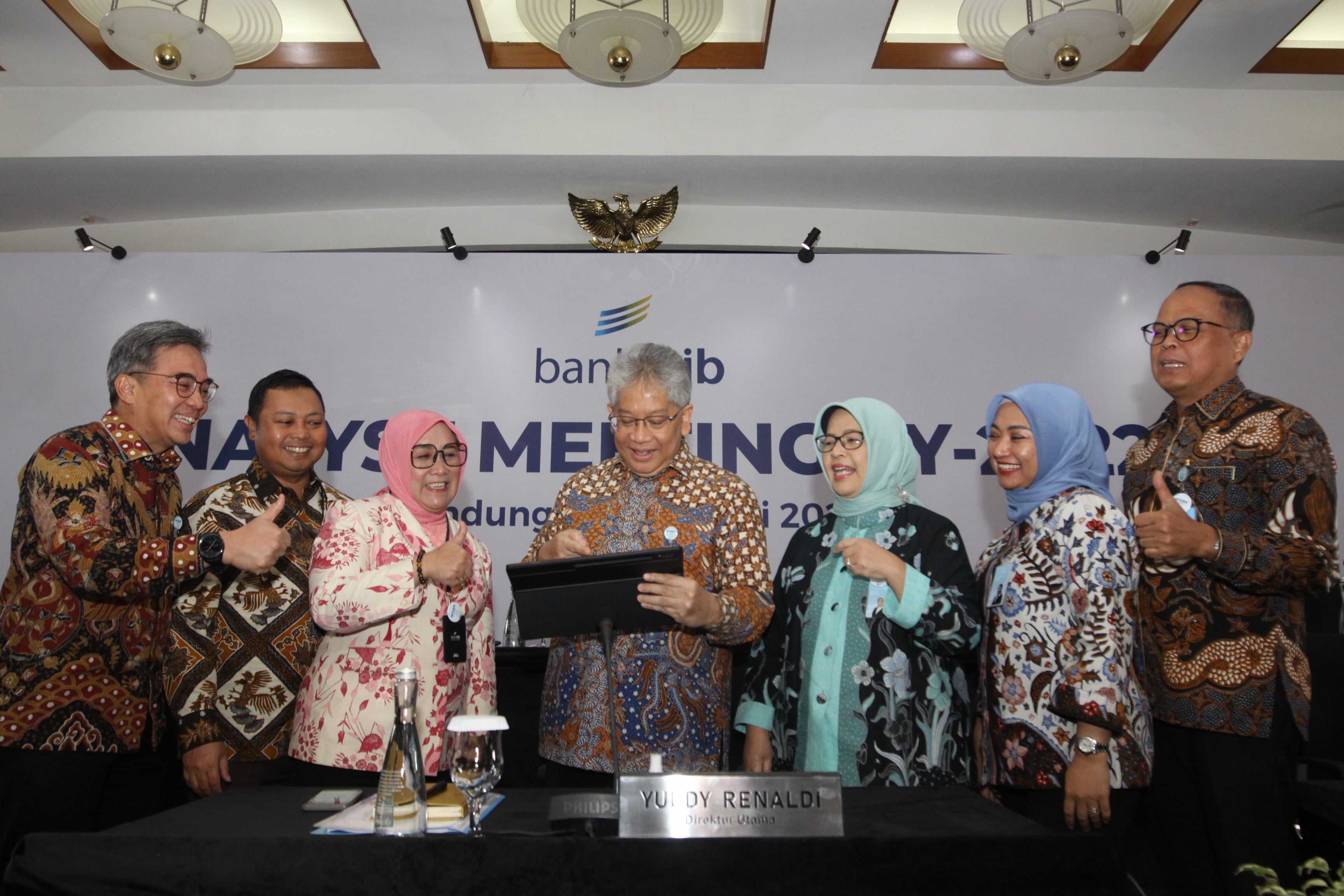 Direksi Bank BJB seusai menyampaikan laporan kinerja keuangan 2022 di Bandung