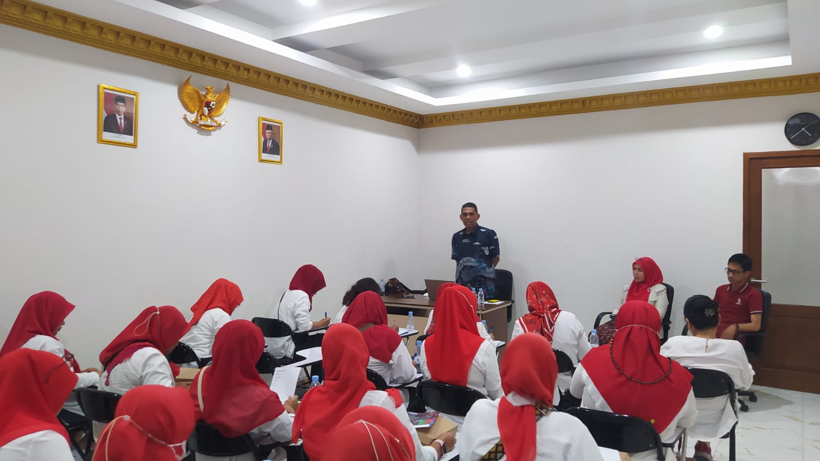 Seminar Enterpreneursif yang dilaksanakan oleh EMUD ini mengangkat tema tentang Kemandirian Ekonomi bagi masyarakat umumnya serta Ekonomi Ka