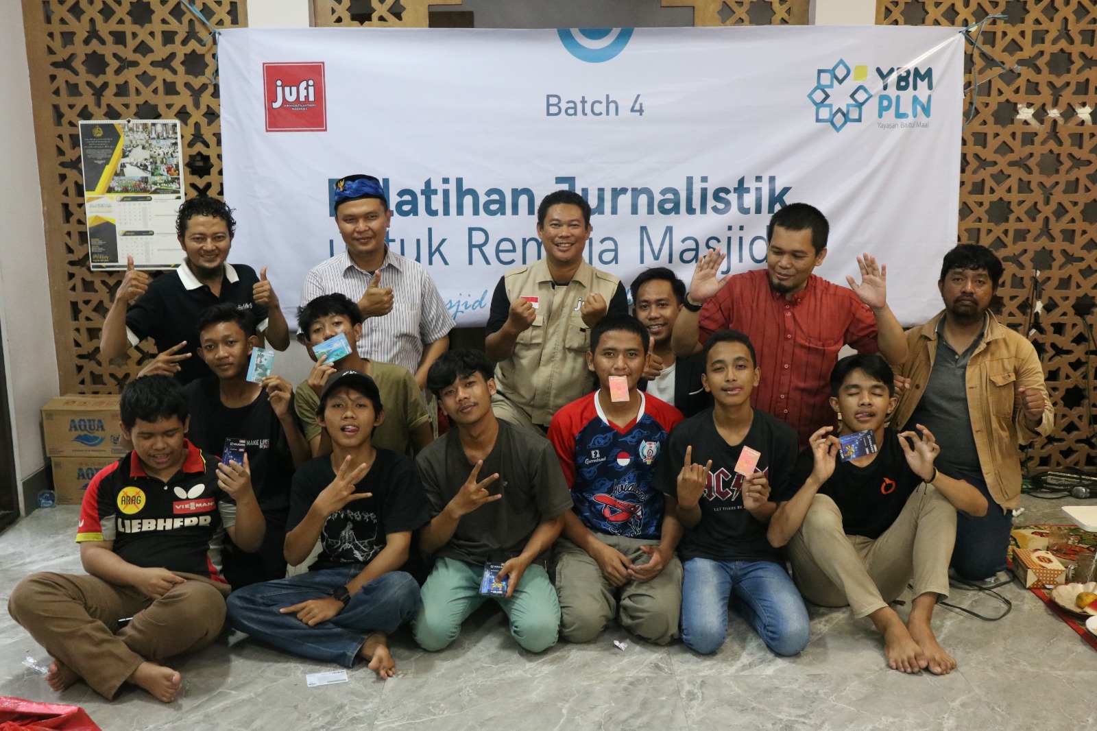 Jurnalis Filantropi Indonesia (Jufi) memberi ilmu jurnalistik kepada para remaja masjid di Bintaro, Jakarta Selatan, Minggu (19/2).