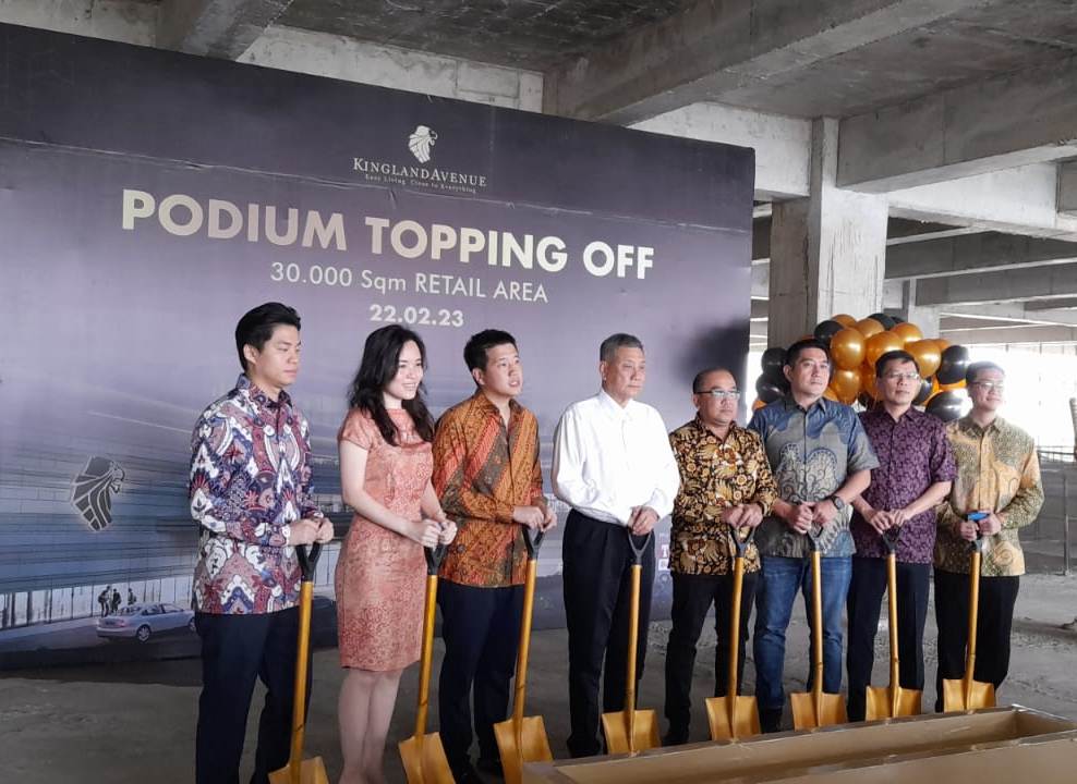 Pembangunan tahap pertama Edutainment Plaza seluas 30.000 m² ditandai dengan 'topping off', pada Rabu (22/2).