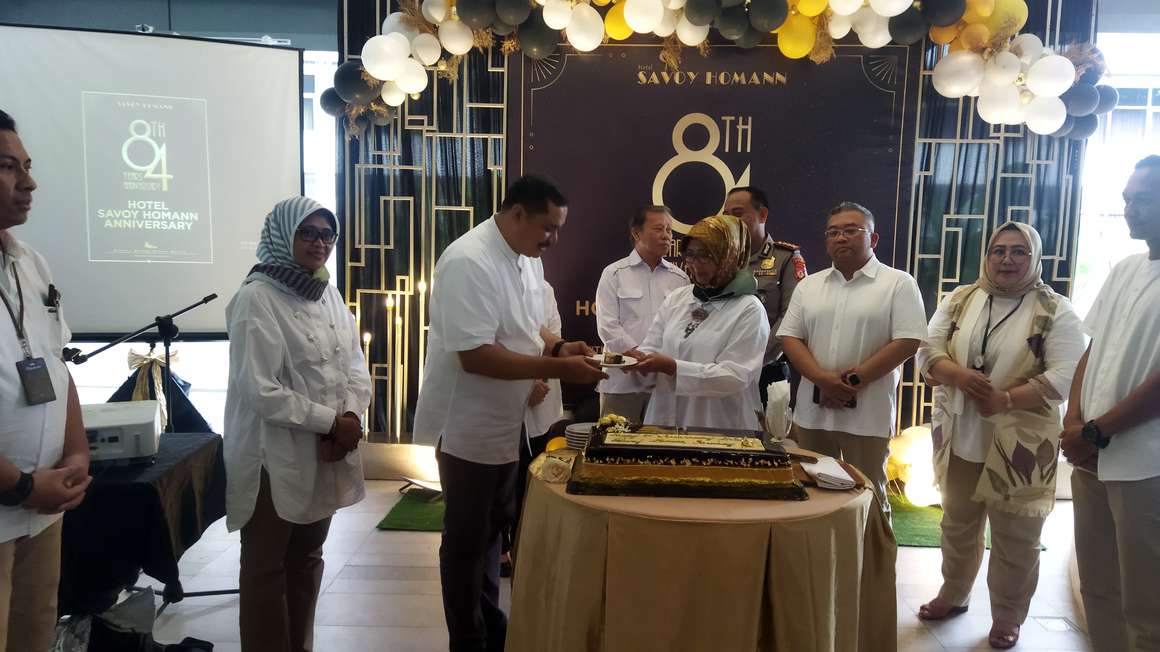Direksi Savoy Homann Bandung menggelar resepsi peringatan HUT ke-84