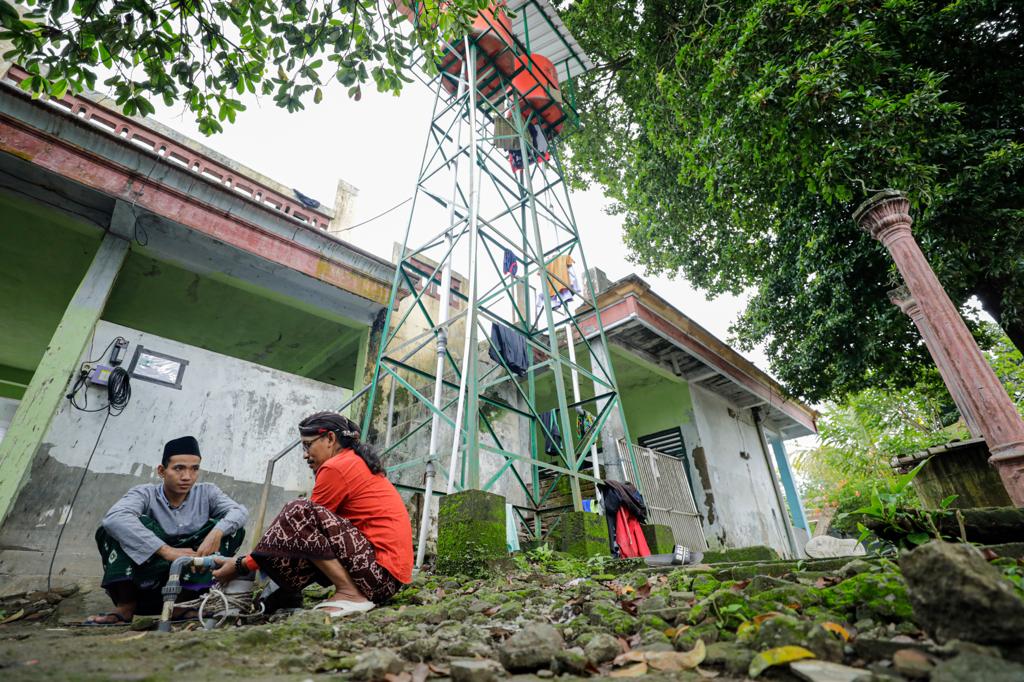 Jaringan Gus-Gus Nusantara (GGN) Jatim memberikan bantuan sumur bor di Pondok Pesantren Darul Hikam, Desa Joresan, Kec. Mlarak,Ponorogo