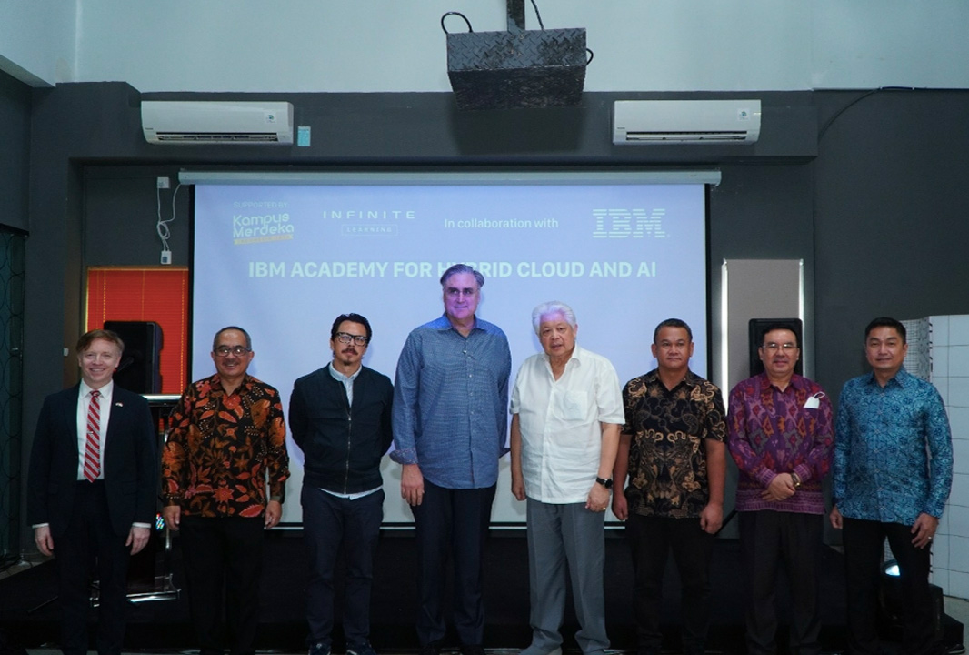 Pembukaan Akademi IBM di Batam.