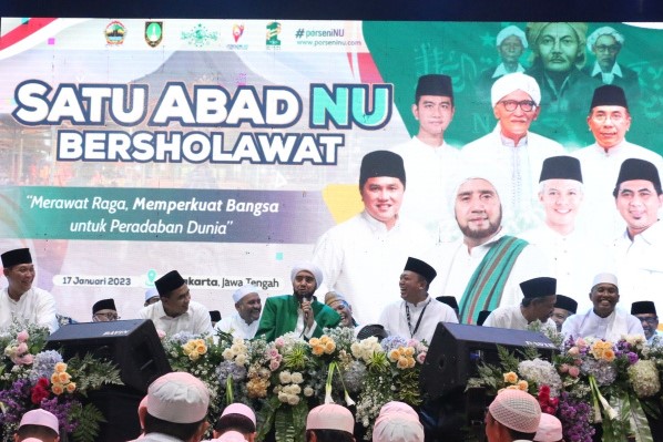Foto Erick Thohir terpampang saat gelaran satu abad NU bersholawat