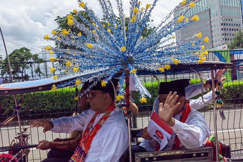 Mantan Gubernur DKI Jakarta Anies Baswedan tiba di Kantor DPP PKS, Jakarta Selatan.