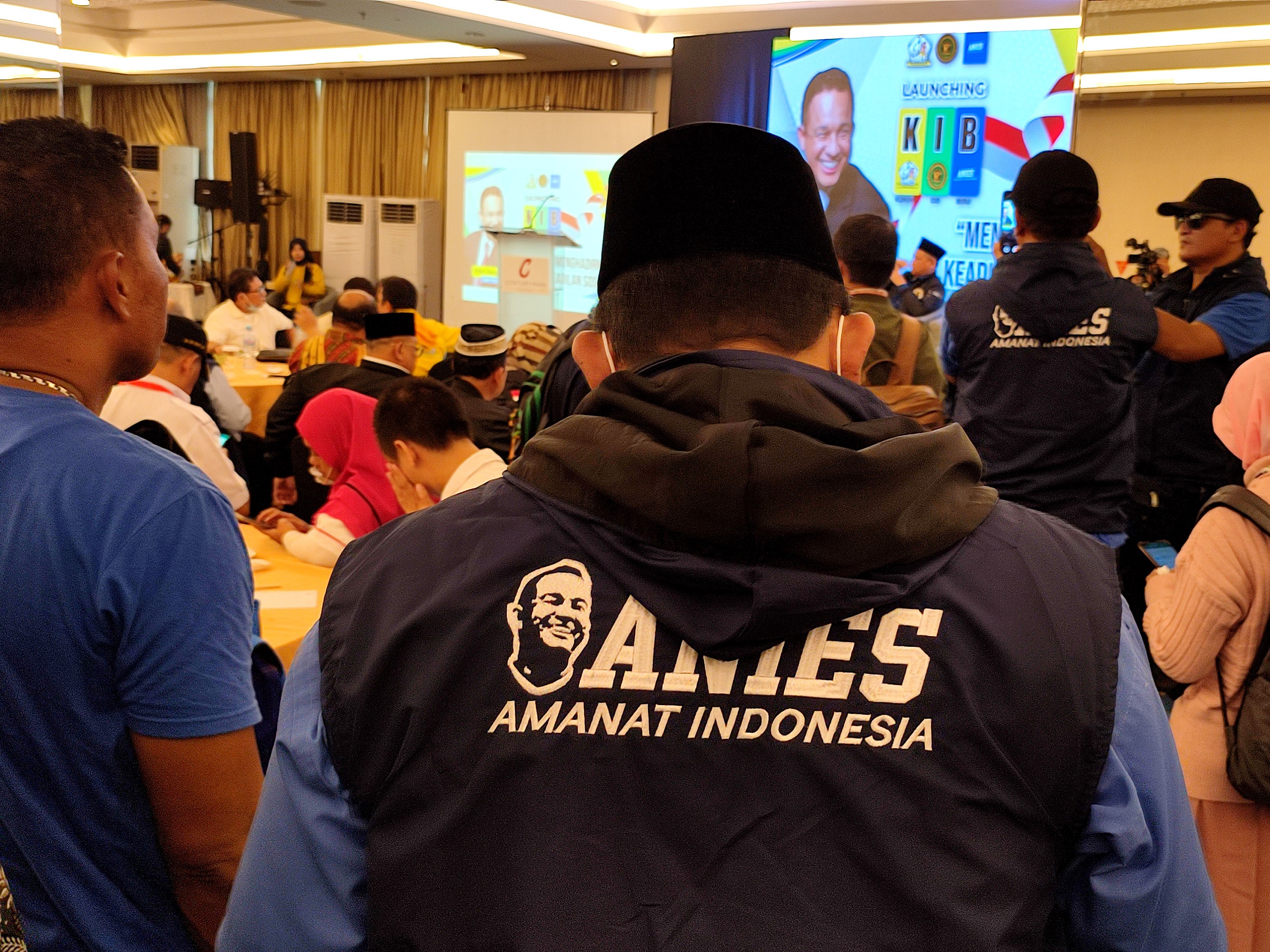Pendukung Anies Baswedan hadir dalam peluncuran Sekretariat Bersama Kuning Ijo Biru (KIB) di Hotel Atlet Century, Jakarta.