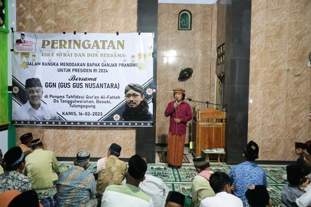 Gus-Gus Nusantara (GGN) Jawa Timur, menyerahkan sejumlah bantuan untuk pembangunan asrama santri di Pondok Pesantren Tahfidzul Quran, Tulung