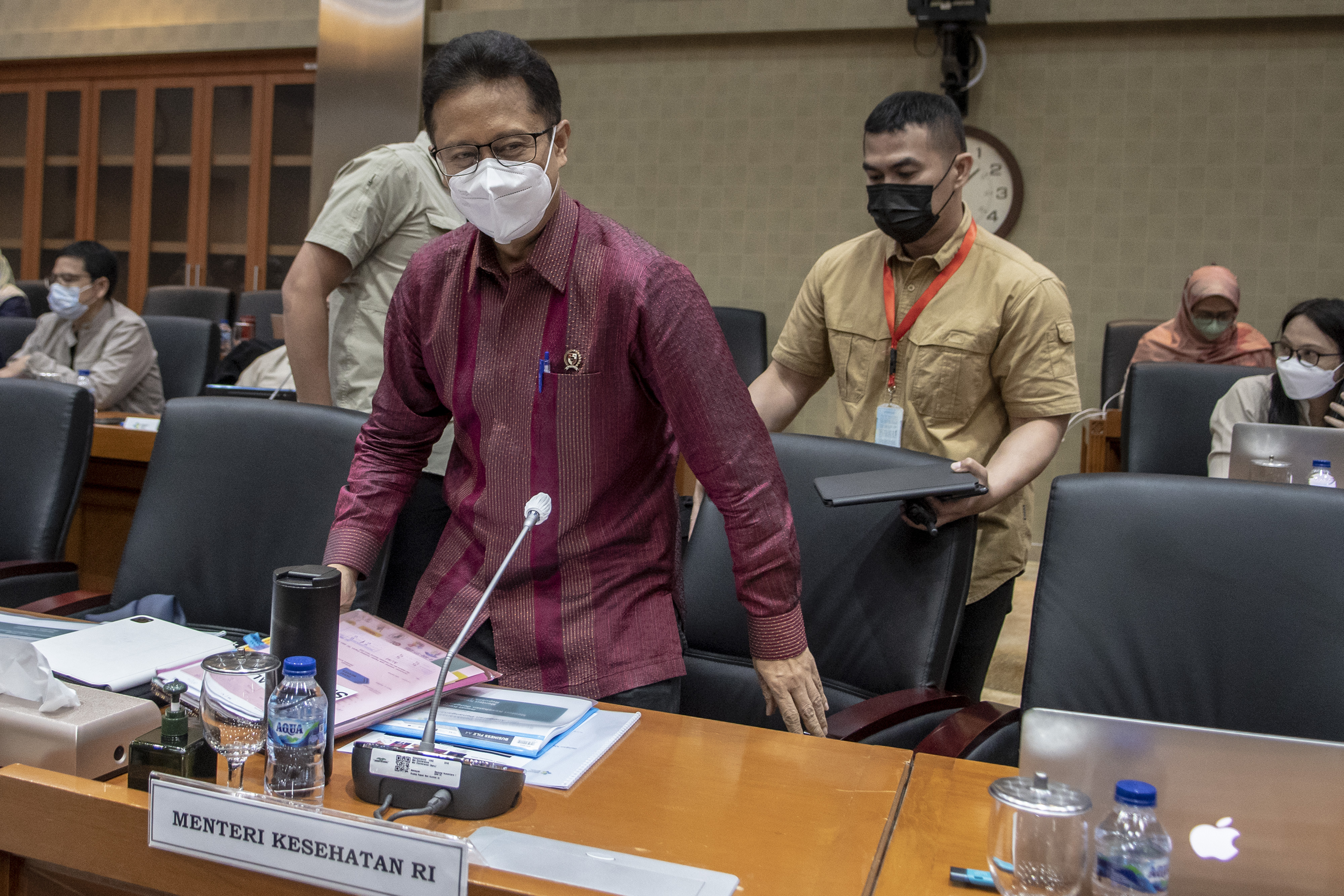 Menkes Budi Gunadi Sadikin bersiap mengikuti rapat kerja dengan Komisi IX DPR.