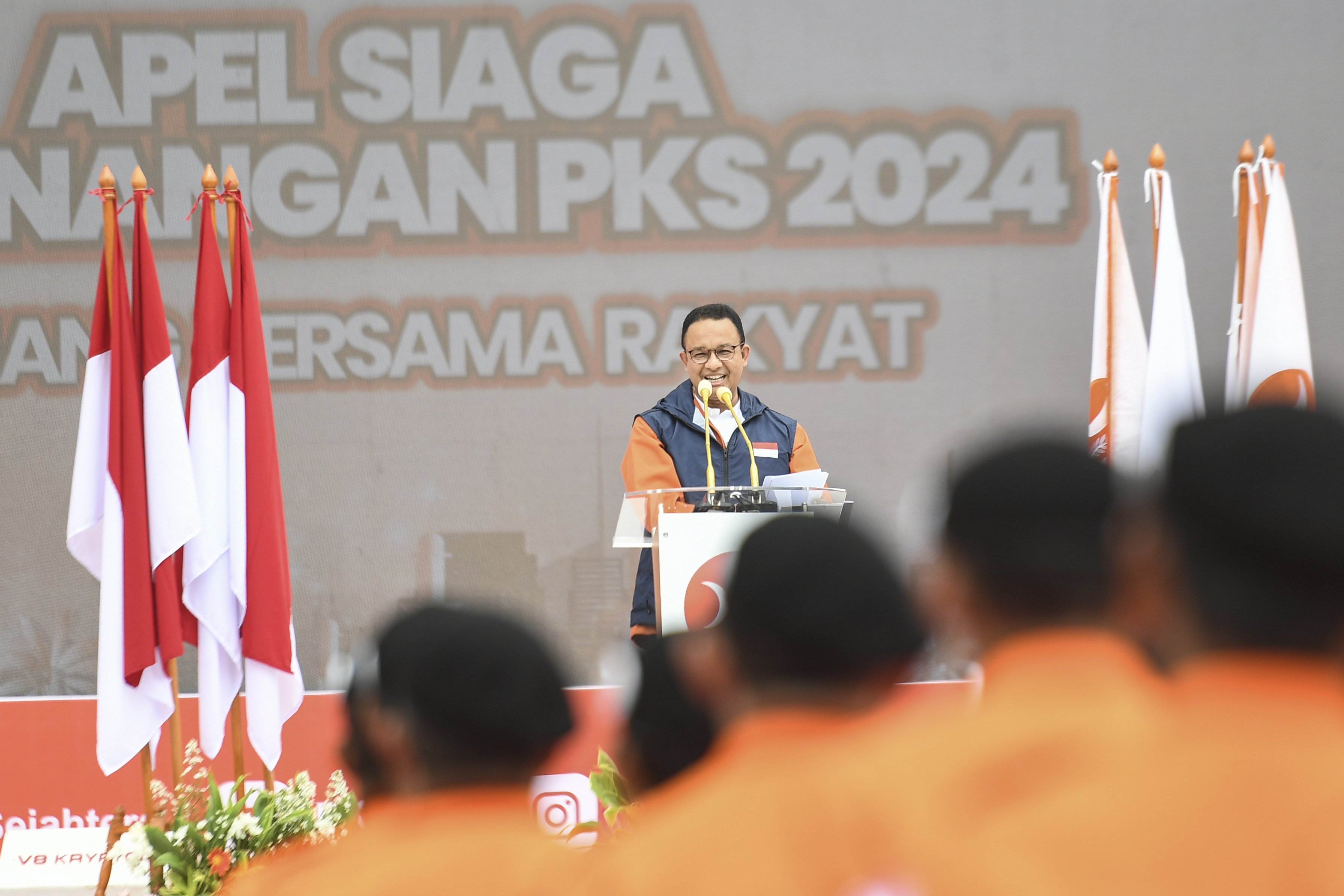 Bacapres Anies Baswedan memberikan pidato saat Apel Siaga Pemenangan PKS Tahun 2024  di Stadion Madya Kompleks GBK, Jakarta (26/2/2023)