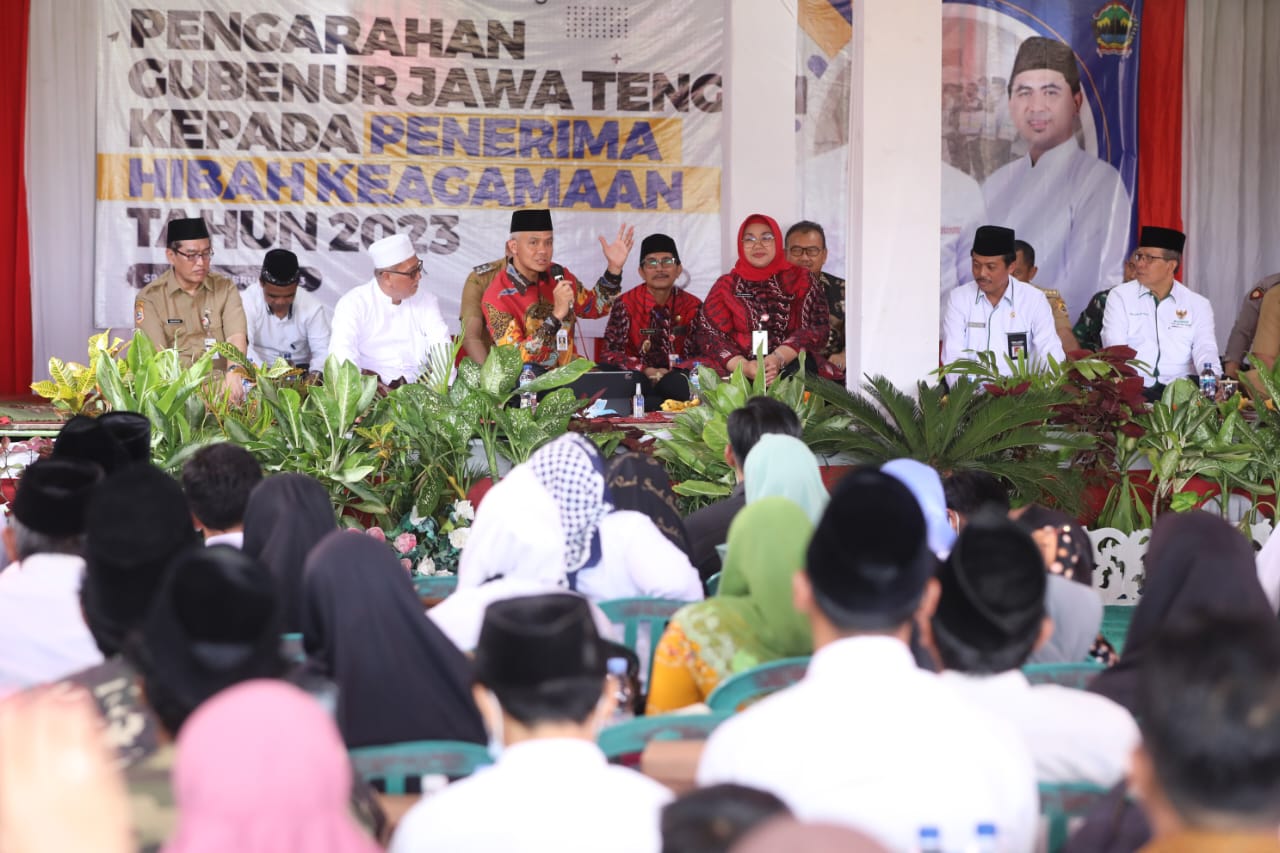 Gubernur Jawa tengah Ganjar Pranowo di Ponpes Hidayatul Muhtadin, Sragen, Jawa Tengah