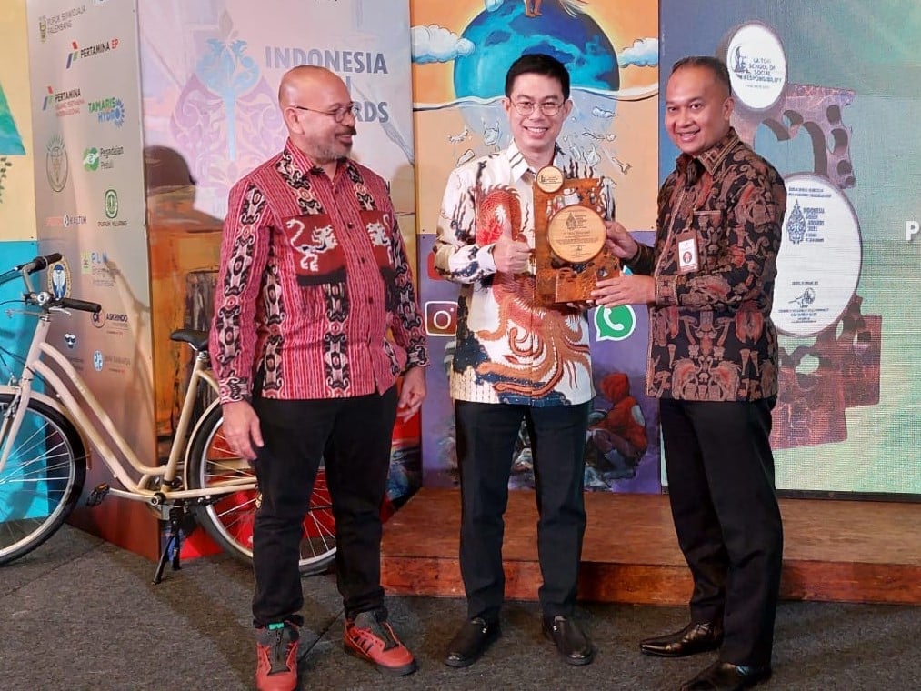 Indonesia Green Awards merupakan penghargaan yang diberikan oleh La Tofi School of Social Responsibility.
