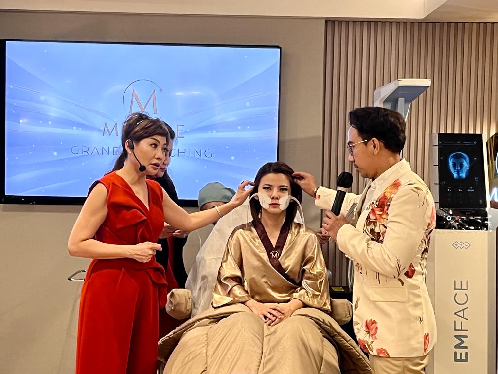 Miracle Ultimate menawarkan pengalaman yang berbeda untuk tiap customer-nya dengan menghadirkan 'first class facility and service'.