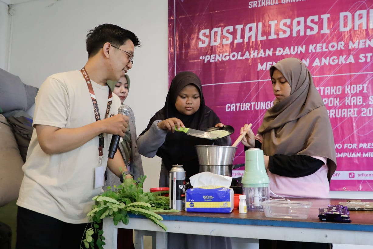 Relawan pendukung Ganjar Pranowo tersebut menggelar kegiatan bertema Sosialisasi dan Praktek Pengolahan Daun Kelor Menjadi Coklat untuk Men