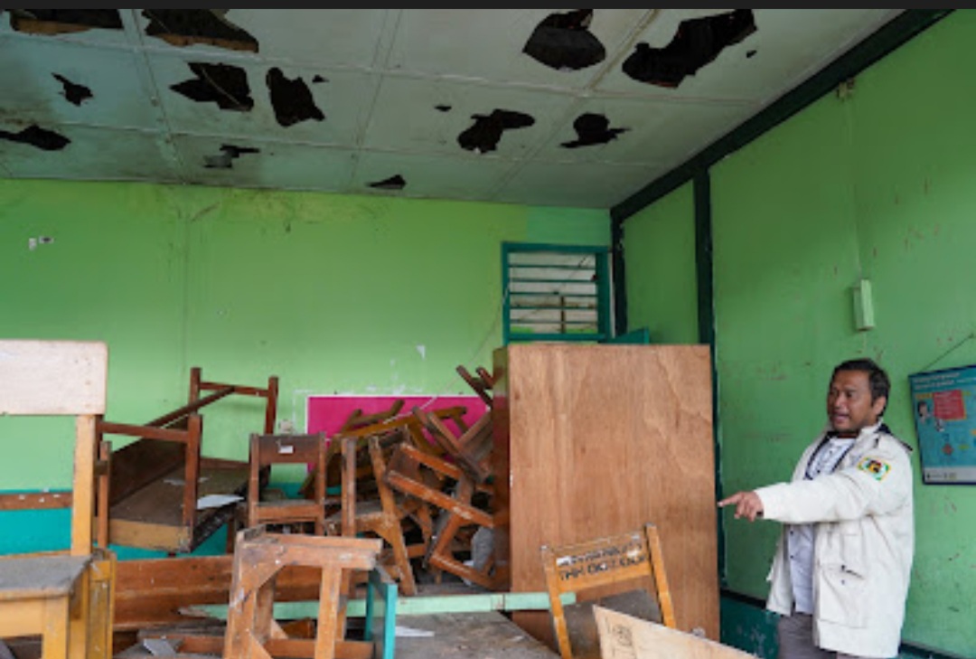 Ketua Komisi IV DPRD Kota Bogor, Akhmad Saeful Bakhri sidak dan melihat kondisi SDNPanaragan Kidul, Kelurahan Panaragan, Kec. Bogor Tengah