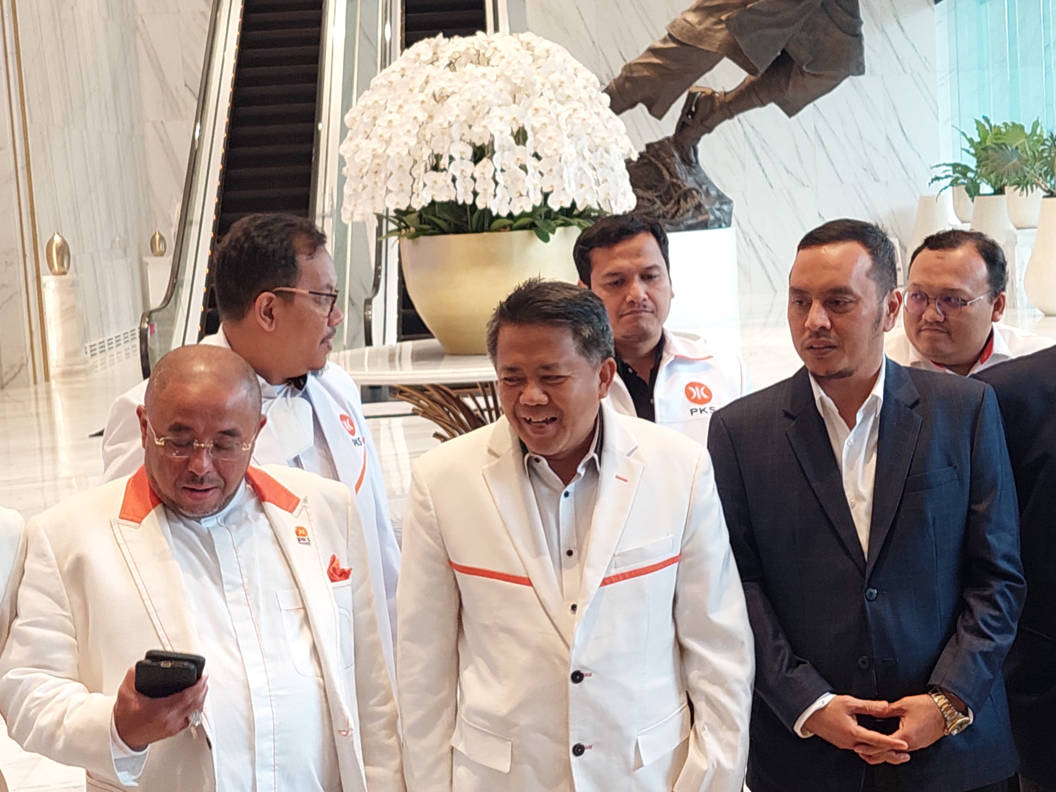 Jajaran petinggi PKS mengunjungi Surya Paloh di NasDem Tower.