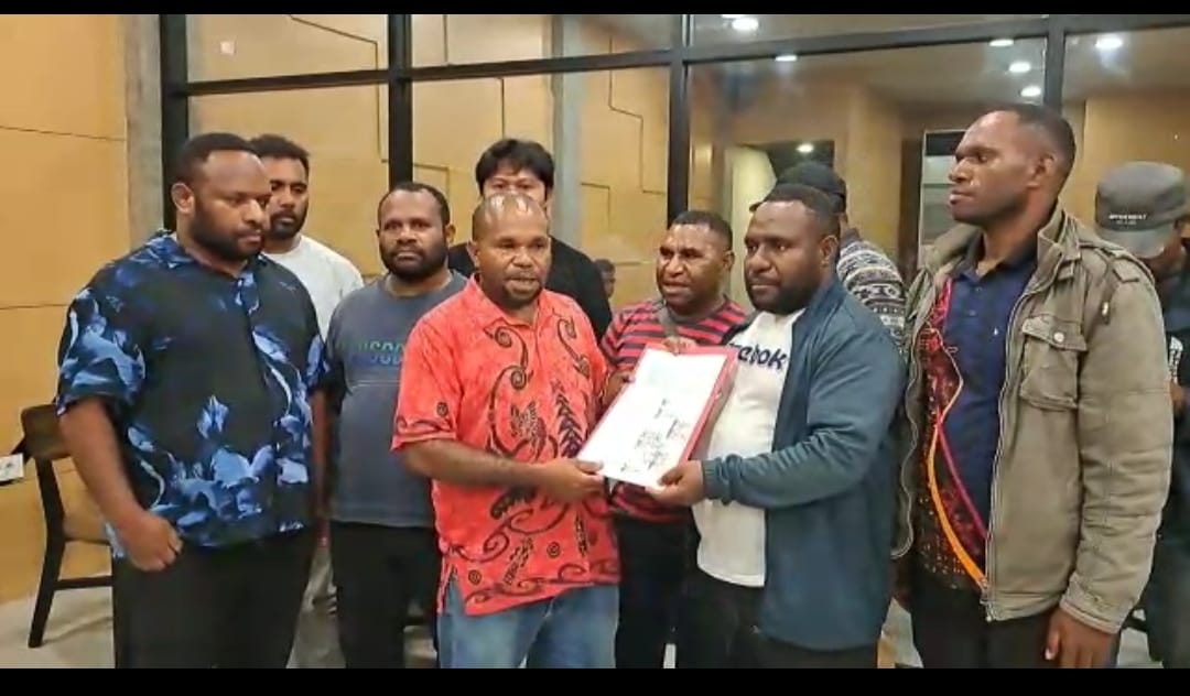 Calon DPD RI Orang Asli Papua Dari Provinsi  Papua Pegunungan membuat pernyataan bersama, Selasa (21/2).
