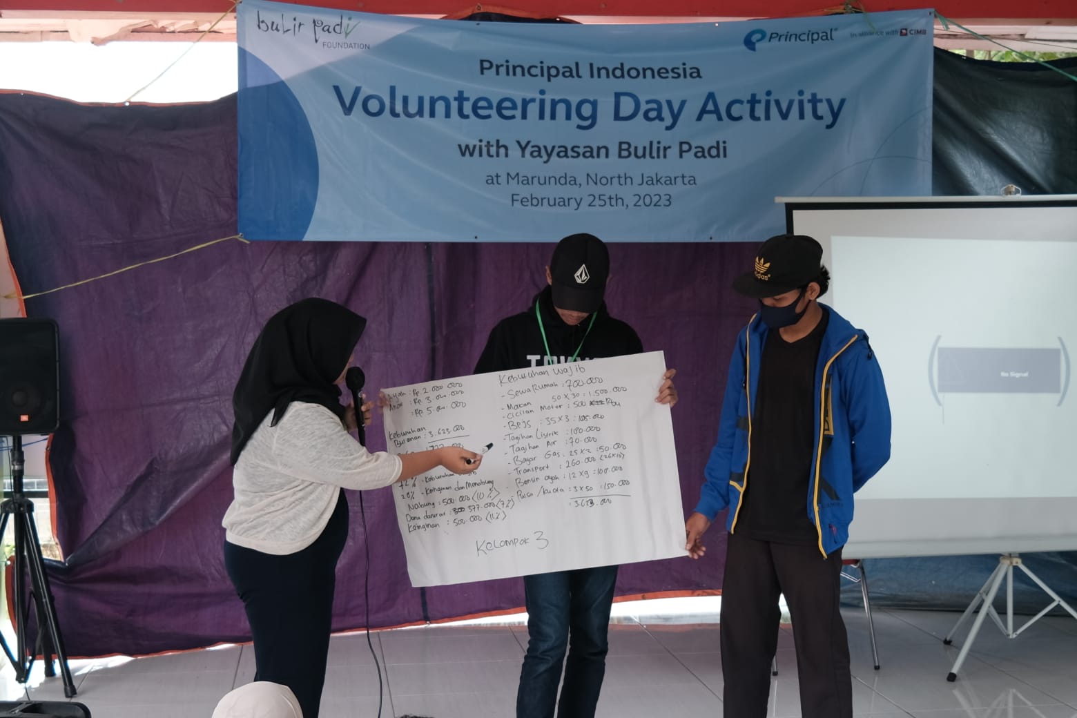 Karyawan Principal Indonesia memberikan pelatihan perencanaan keuangan bagi komunitas Rusunawa Marunda. 