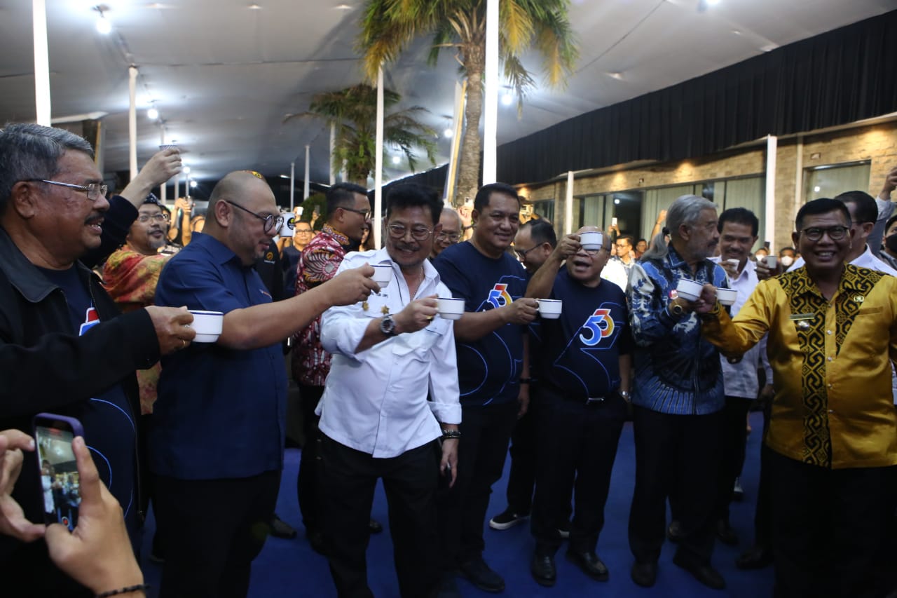  Mentan SYL membuka Acara Festival Kopi Nusantara 2023 dalam rangka Ulang Tahun ke-53 Media Indonesia di Jakarta, Rabu (1/2/23).