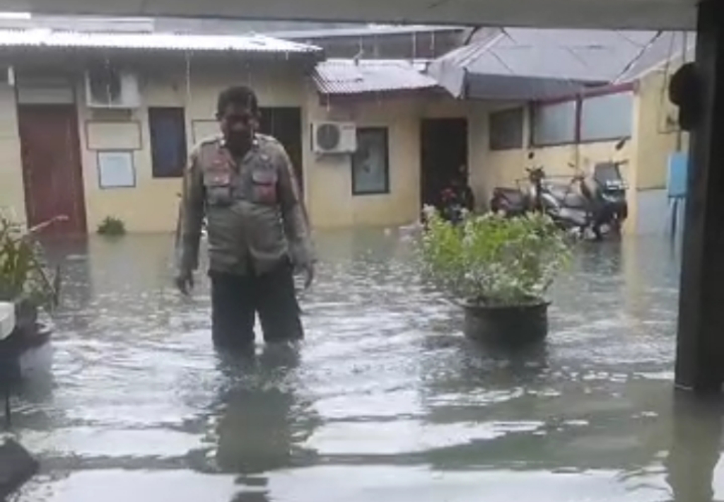 Banjir Melanda Makasar 1.869 Jiwa Mengungsi