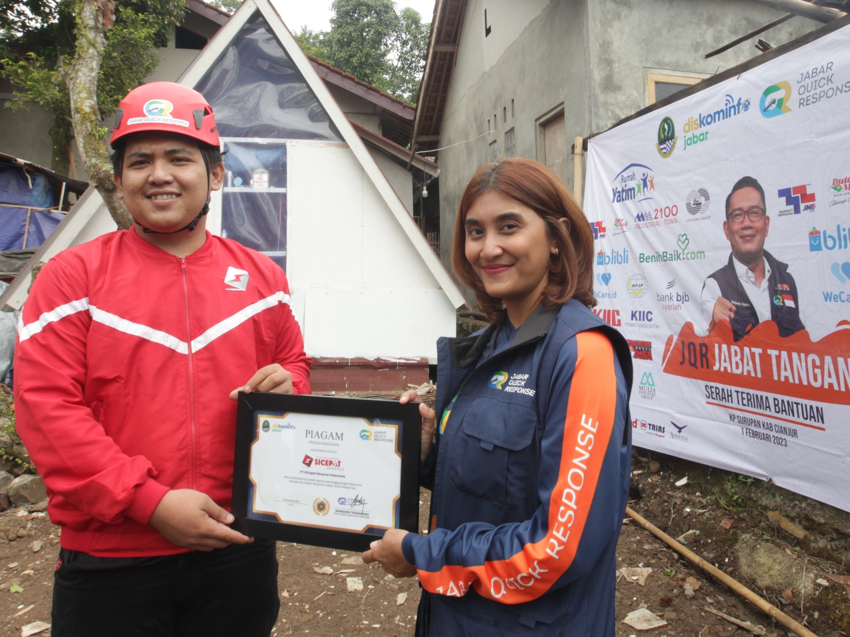 Program Rumah Hunian itu merupakan kerja sama SiCepat Ekspres bersama dengan kanal aduan kemanusiaan Pemerintah Provinsi Jawa Barat.