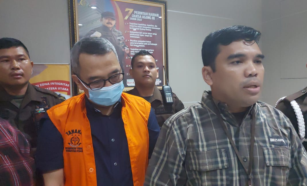 Daftar pencarian orang (DPO) terpidana atas nama Memet S Siregar (baju orange) ditangkap Tim Tabur Kejati Sumut, Kamis (9/2/2023)