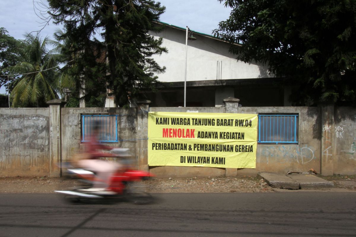 Ilsutrasi: spanduk penolakan pembangunan rumah ibadah