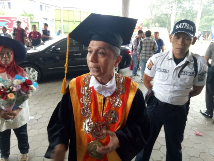 Mantan Rektor Unila, Karomani yang menjadi tersangka kasus suap penerimaan mahasiswa baru di Unila, Lampung.