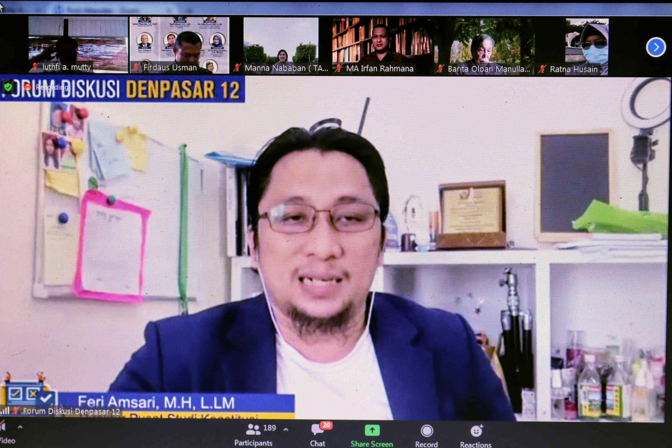  Direktur Pusat Studi Konstitusi Feri Amsari