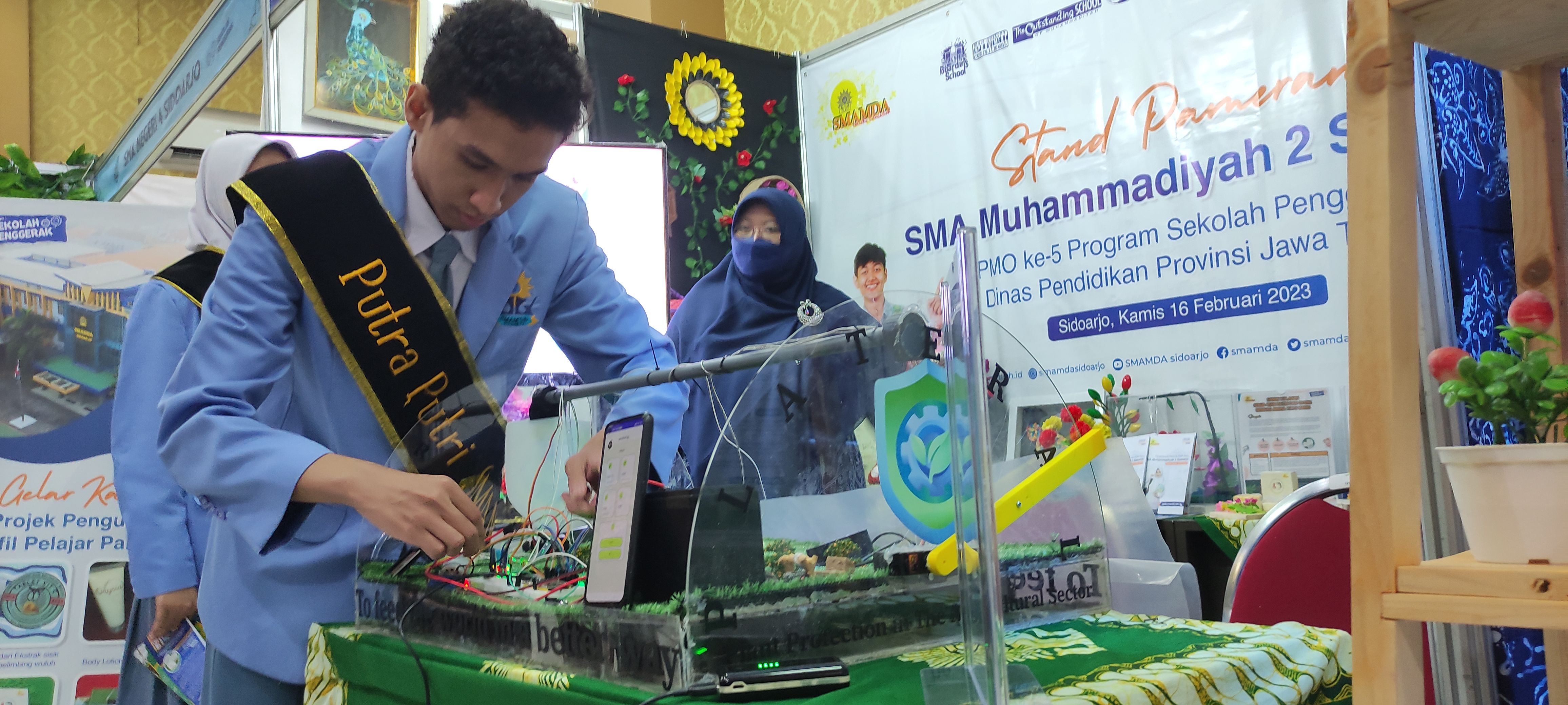 Tim siswa SMA Muhammadiyah 2 Sidoarjo, Jatim, menciptakan teknologi berbasis internet of things (IoT) untuk meminimalisir gagal panen saat c