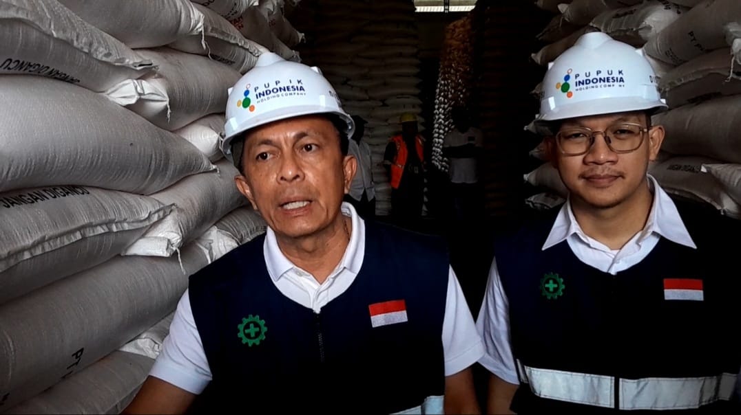 SVP Penjualan Wilayah Timur Pupuk Indonesia (Persero), Muhammad Yusri (kiri) saat kunjungan di Kabupaten Malang, Jawa Timur,