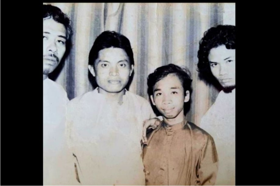 Ogud Tomtam (kedua dari kiri) bersama grup lawak Tomtam.