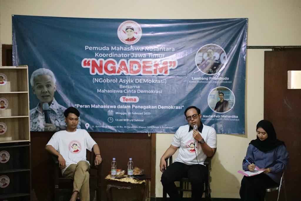 Pemuda Mahasiswa Nusantara (PMN) Jawa Timur membuka ruang diskusi melalui Ngobrol Asyik Demokrasi, Minggu (26/2/2023)