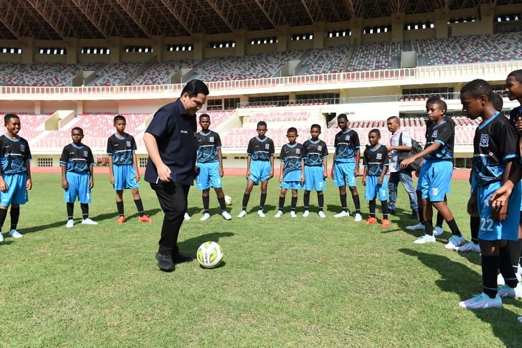 Menteri BUMN Erick Thohir ikut meresmikan Papua Football Academy (PFA) i Stadion Lukas Enembe, Kabupaten Jayapura, Papua, Rabu (31/8/2022).