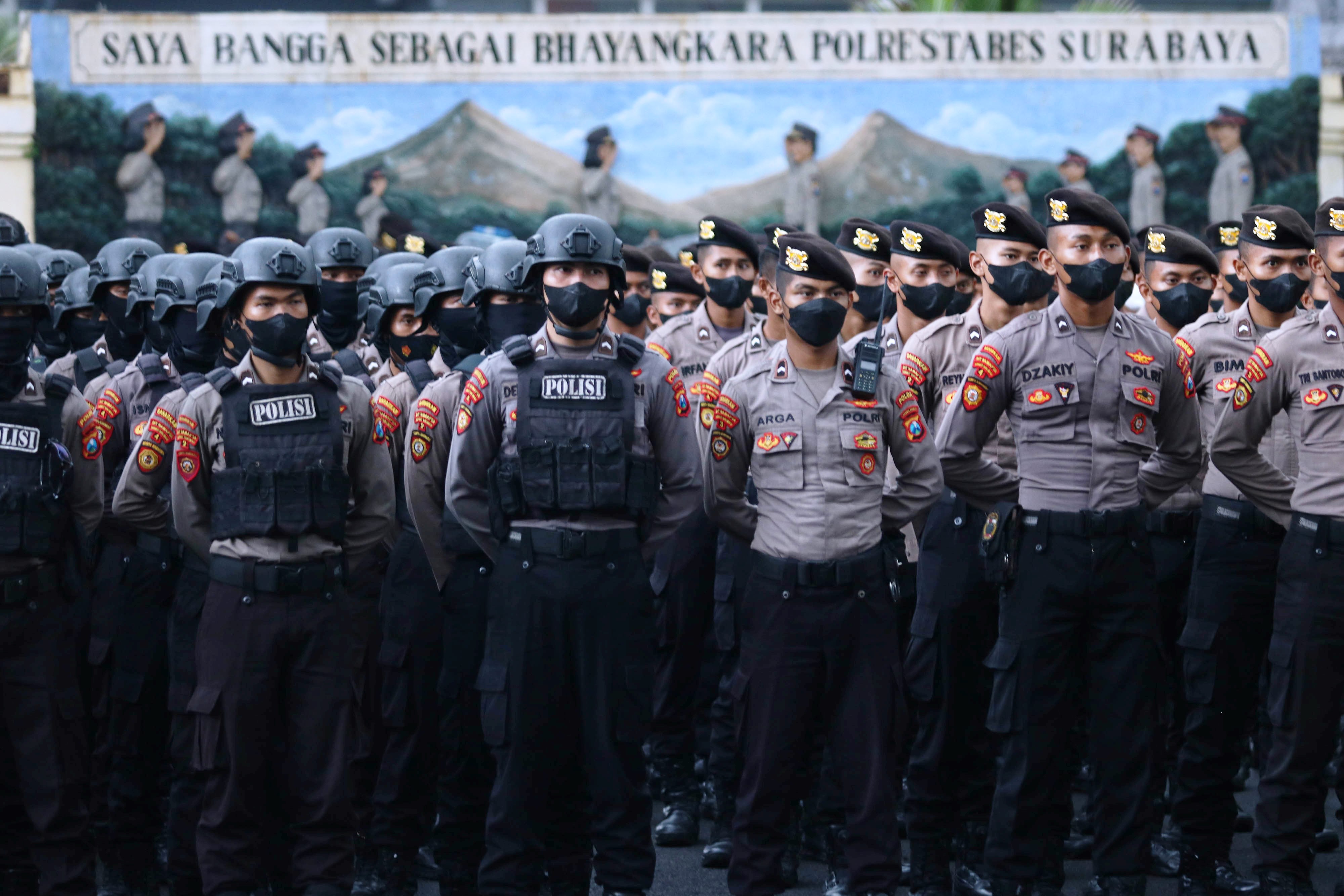 Bawaslu meminta anggota Polri dan TNI untuk bertindak netral dalam pemilu dan pilpres 2024.