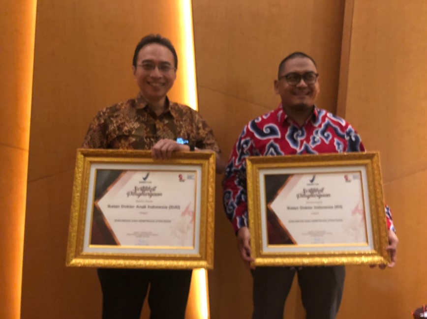 Pemberian dari Badan POM yang diberikan kepada IDI dan IDAI.