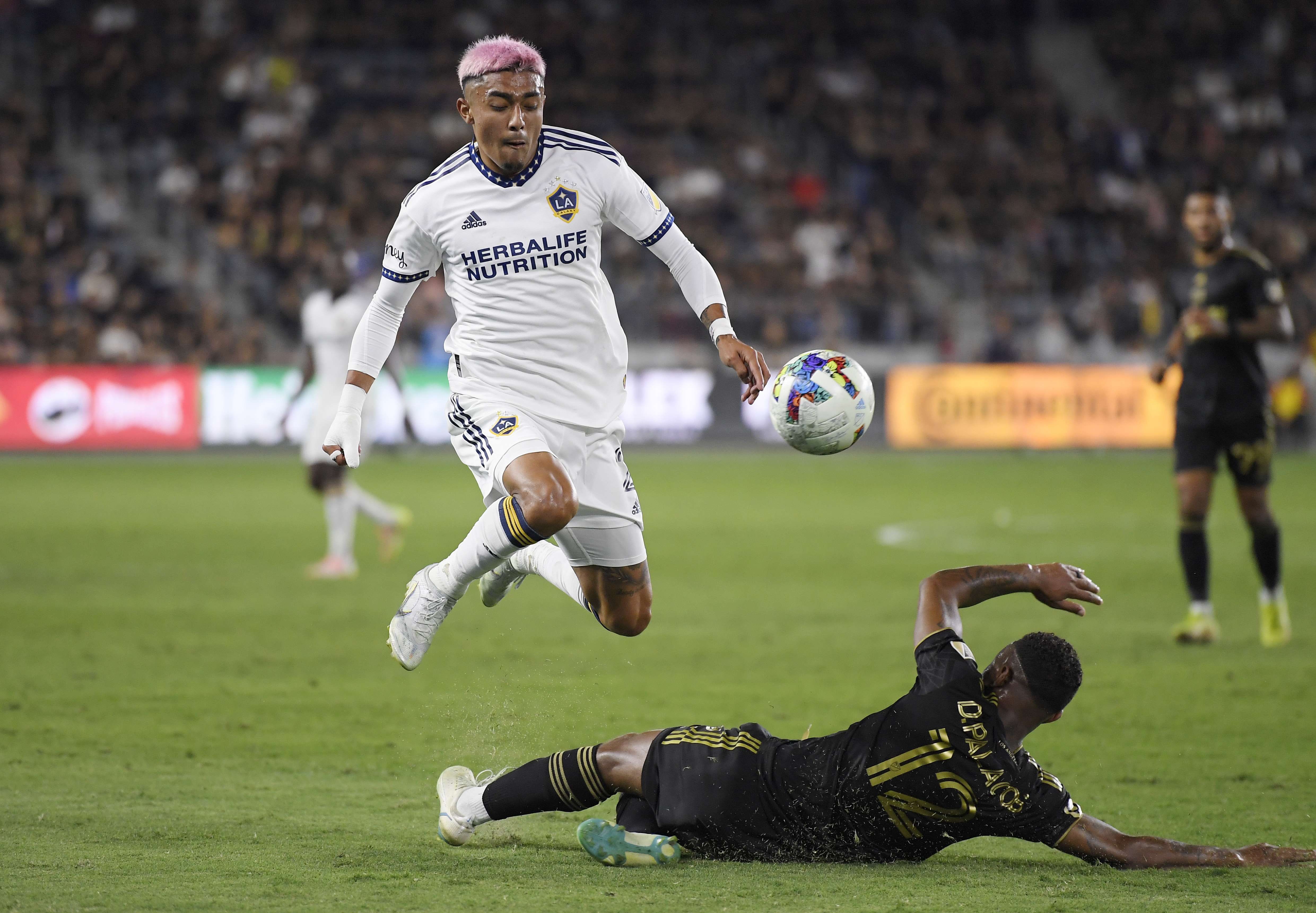 Bek LA Galaxy Julian Araujo