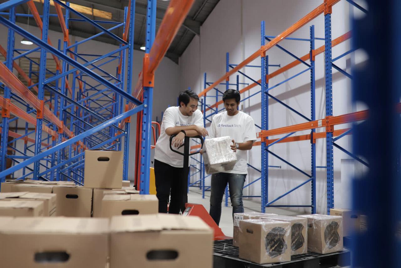 CEO Restock.id Tiar Karbala (kiri) dan CRO Restock.id M Audi Vialdo.