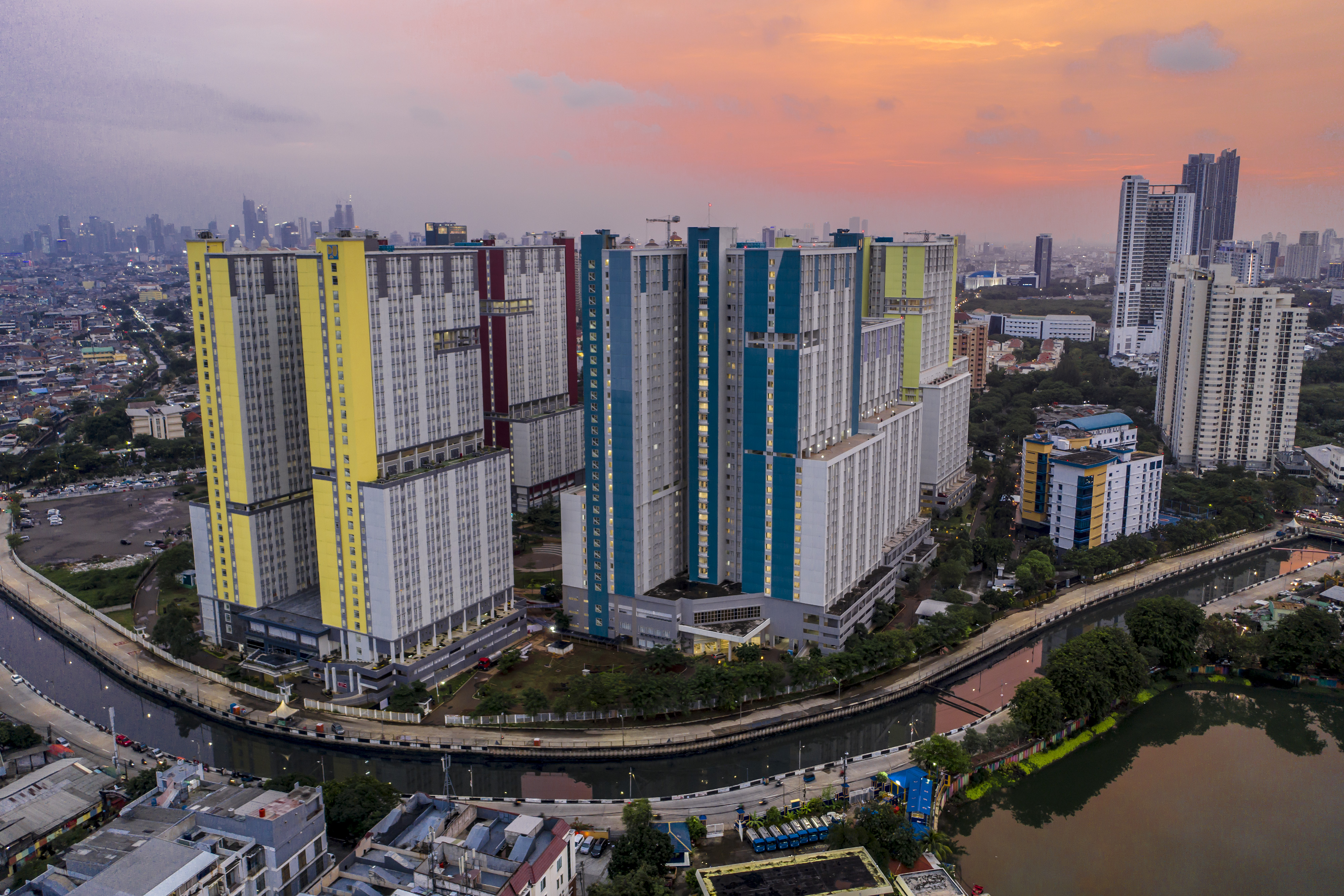 Foto udara Wisma Atlet Kemayoran yang sempat difungsikan sebagai rumah sakit darurat covid-19.