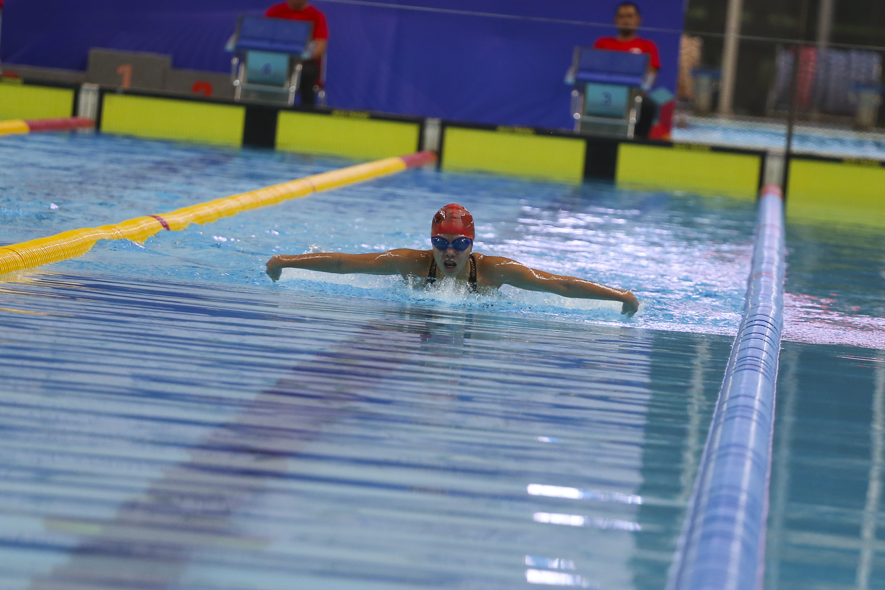 Atlet renang putri RI saat berlaga.