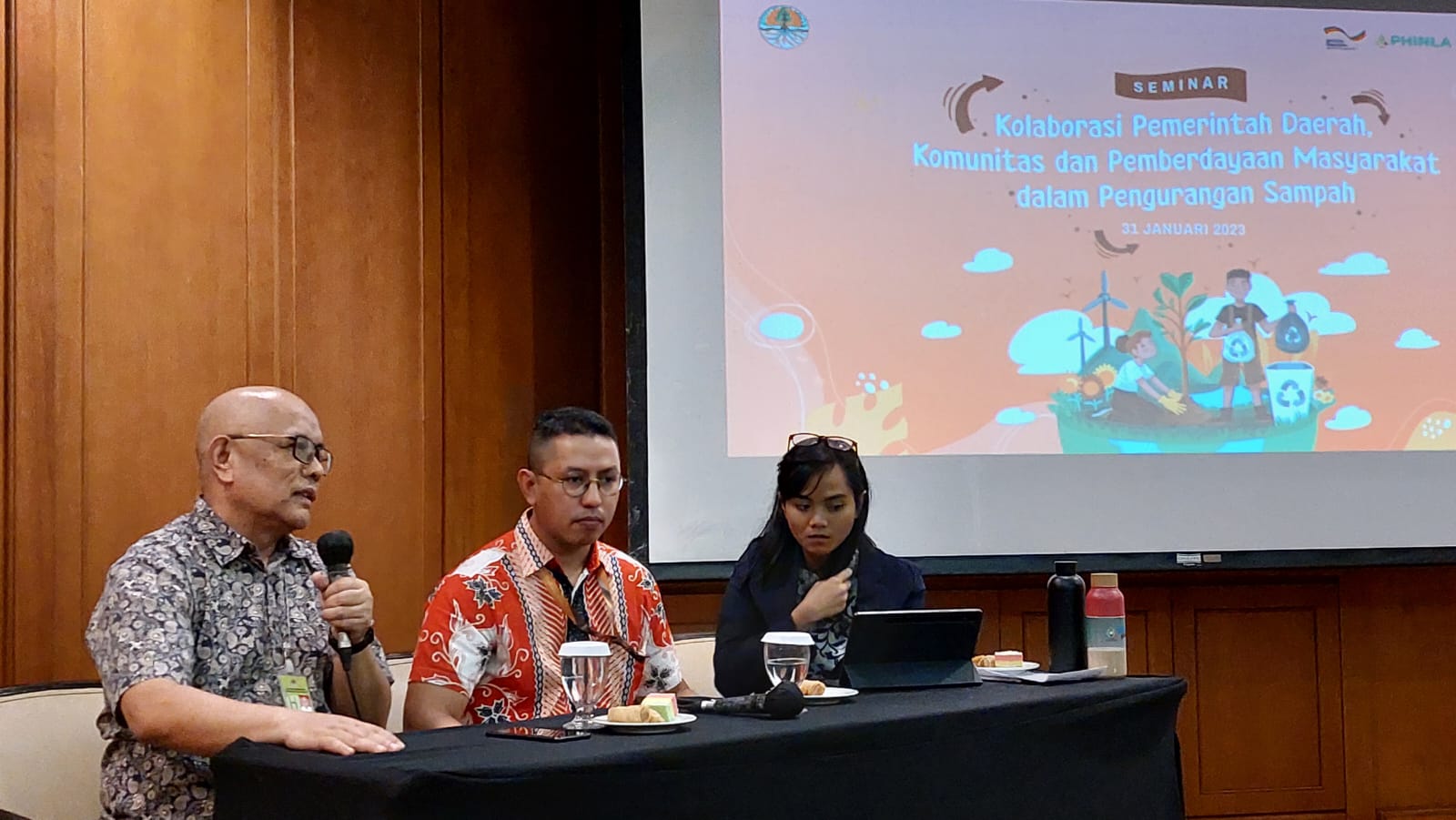 Seminar tentang kolaborasi pengelolaan sampah bersama Wahana Visi Indonesia, Divers Clean Action dan KLHK