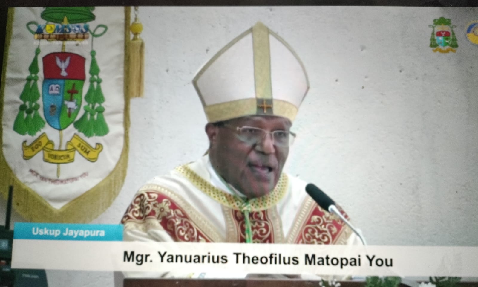 Uskup baru Keuskupan Jayapura Mgr. Yanuarius Theopilus Matopai You