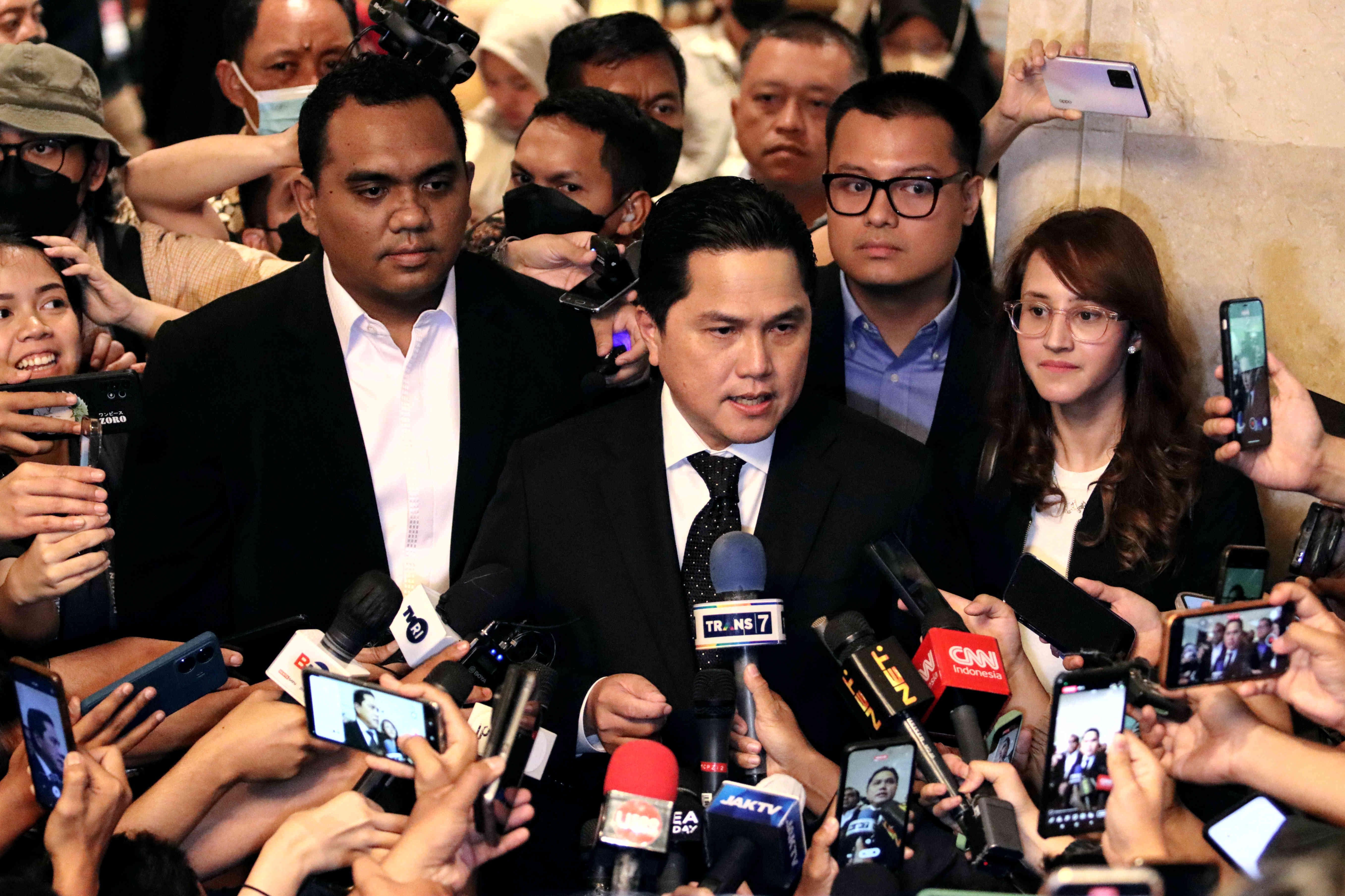 Ketum PSSI Erick Thohir (tengah)