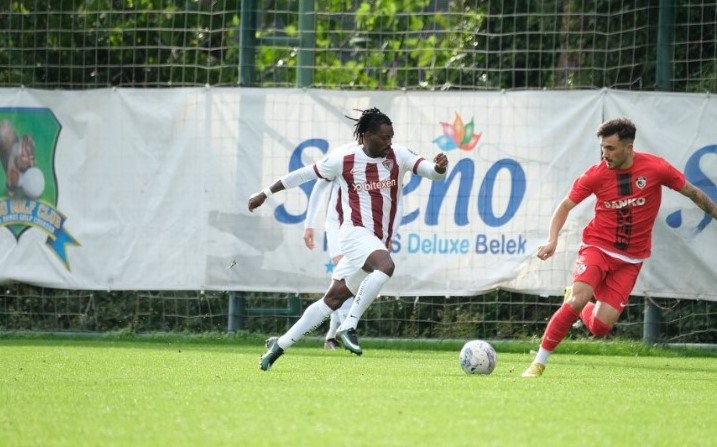 Christian Atsu (kiri)