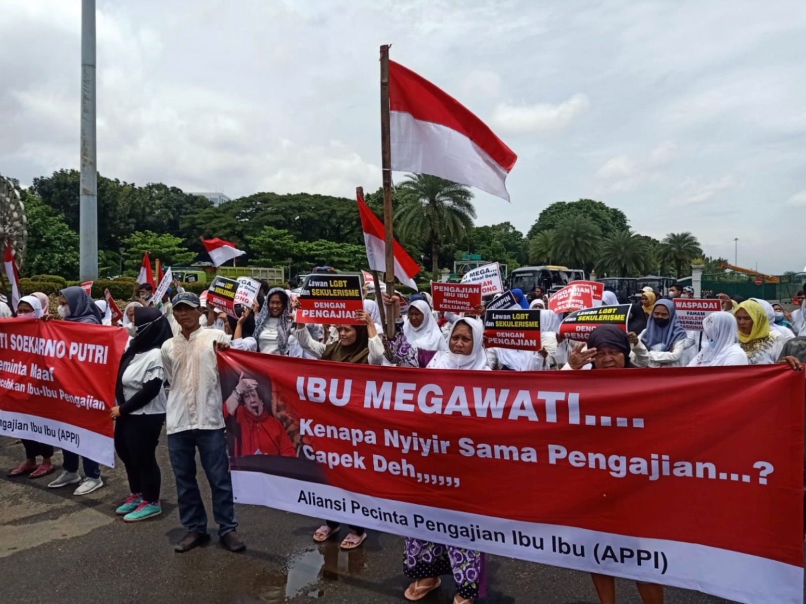 Emak-emak Demo Megawati Gara-gara Dibilang Doyan Pengajian