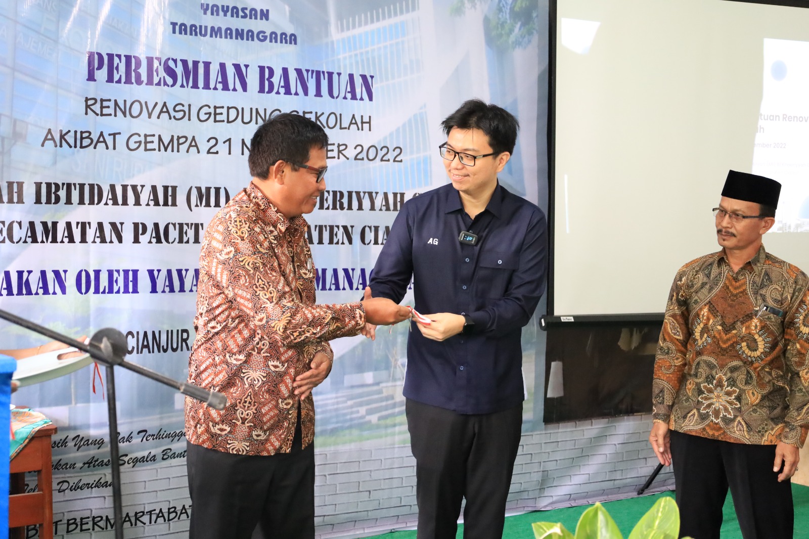 Yayasan Tarumanagara meresmikan bantuan renovasi sekolah terdampak gempa Cianjur di Ciherang, Kabupaten Cianjur, Jawa Barat.