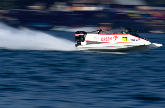Perahu Motor F1 Powerboat.