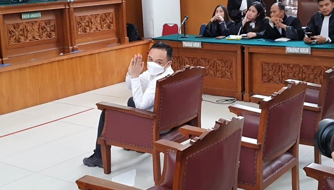 Terdakwa Ricky Rizal W alias Bripka RR