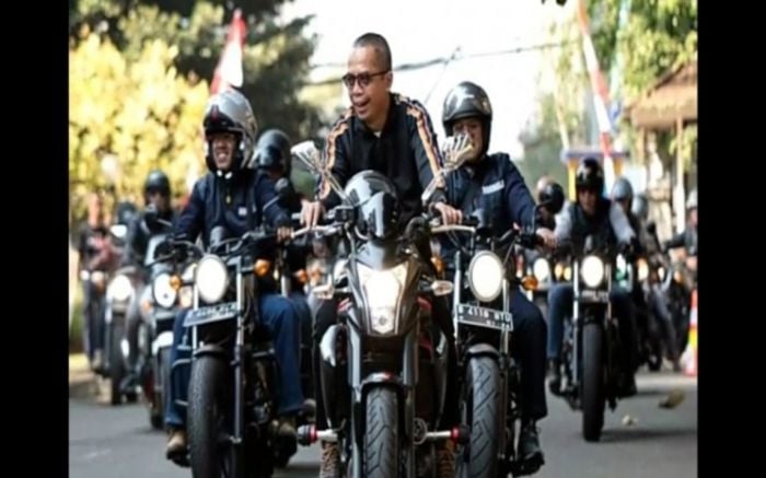 Foto viral Dirjen Pajak Suryo Utomo mengendarai moge bersama klub Ditjen Pajak yang bernama Belasting Rijder  